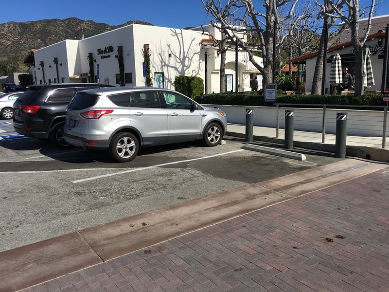 Malibu Colony Plaza preview 2